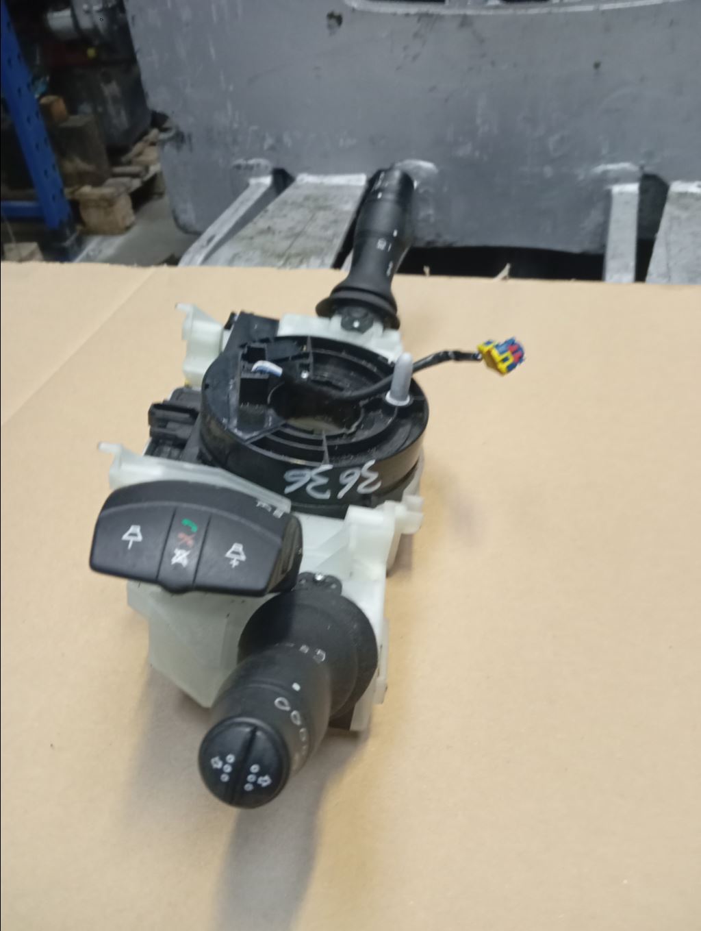 piece_RENAULT MASTER  CONTACTEUR TOURNANT 255675983R