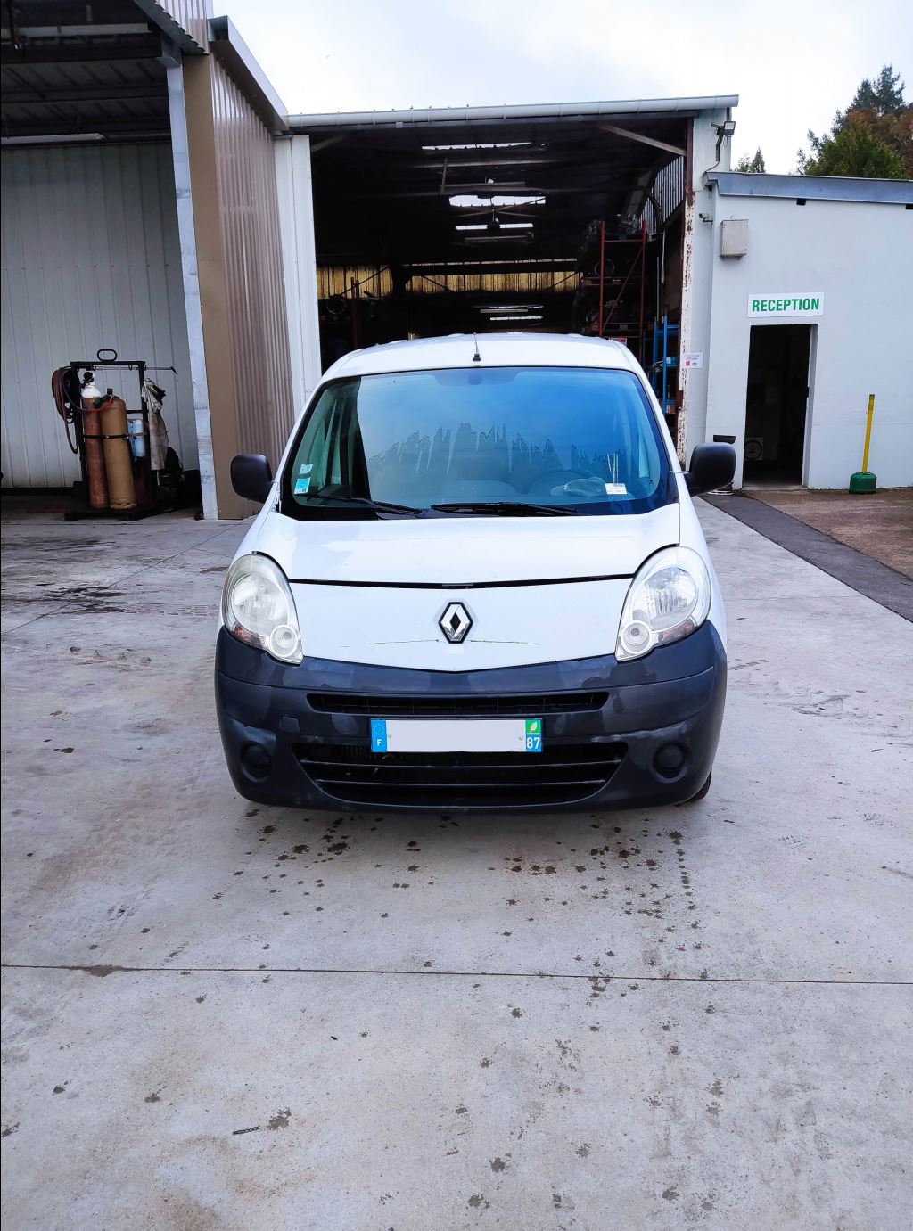 piece_RENAULT KANGOO KANG. GD ESSIEU ARRIERE 555113267R