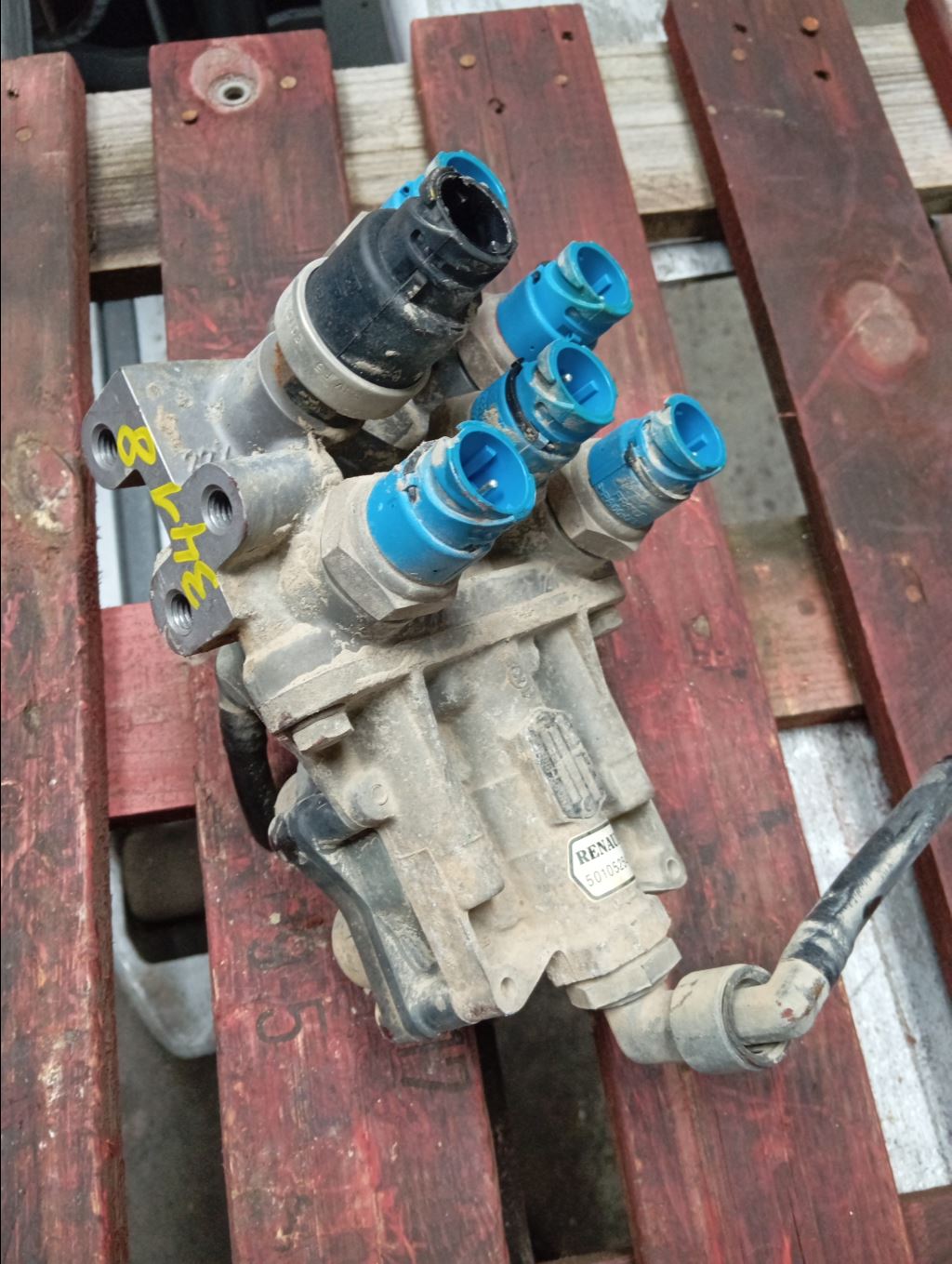 piece_RENAULT 385.19T  VALVE 4 VOIES