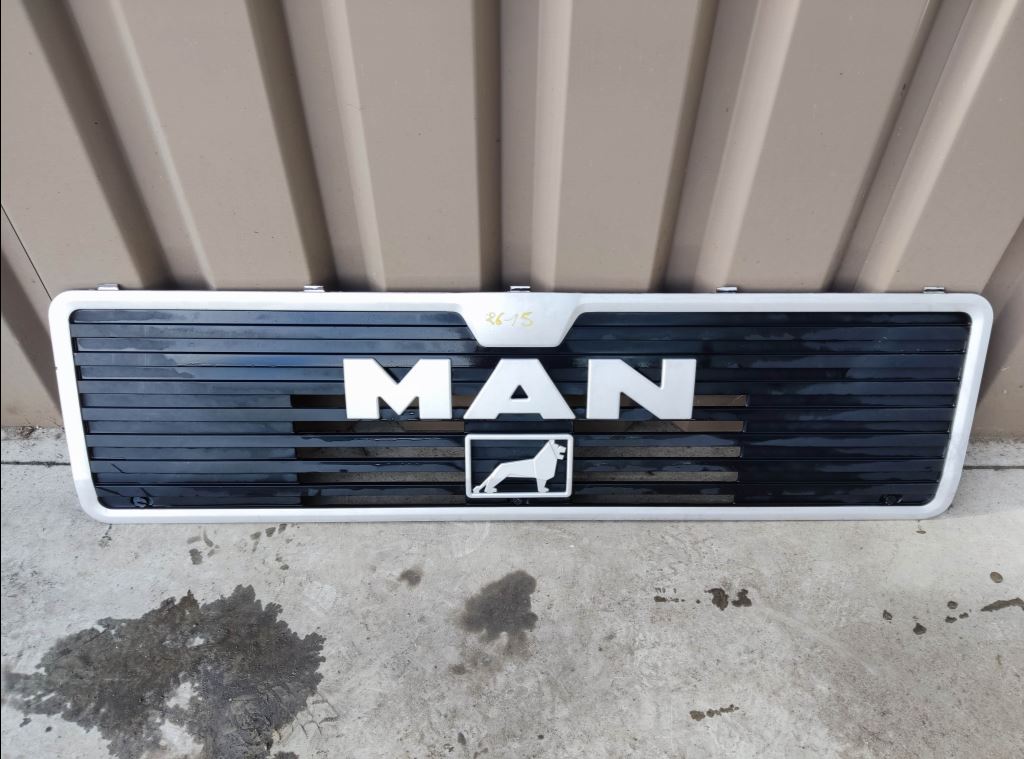 piece_MAN 12.224 GRILLE DE CALANDRE 85611505001