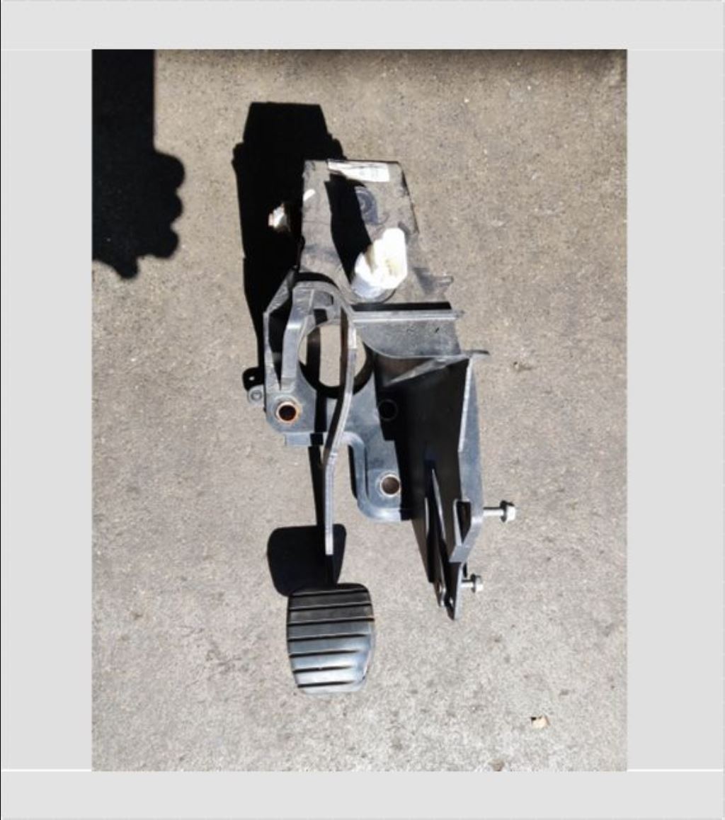 piece_RENAULT MASTER  PEDALE D'ACCELERATEUR 180101626R