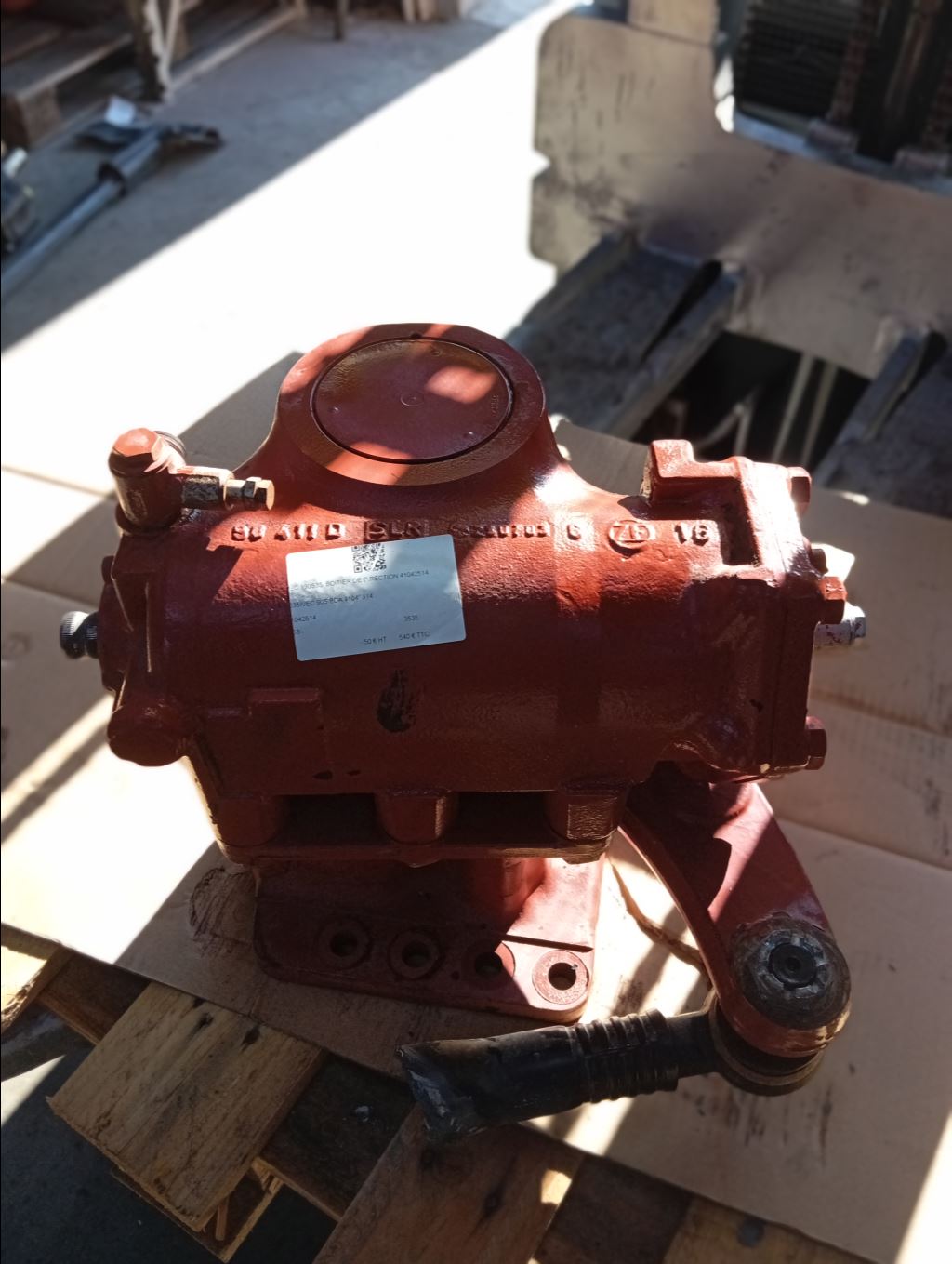 piece_IVECO 190S35  BOITIER DE DIRECTION 41042514