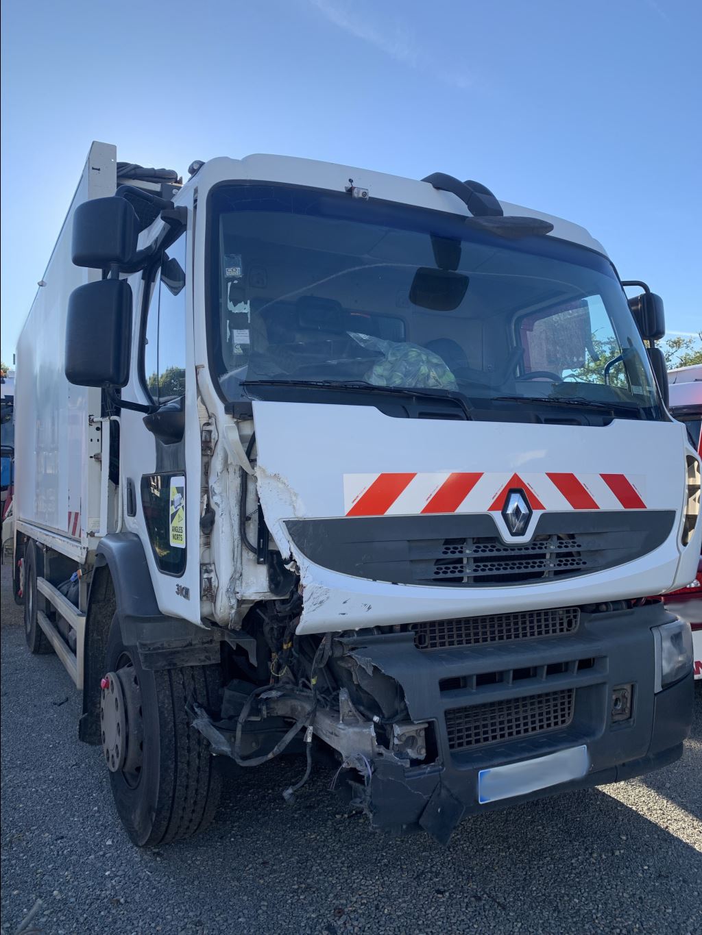 piece_RENAULT PREMIUM  ARBRE DE ROUE ARRIERE DROIT 7403191863