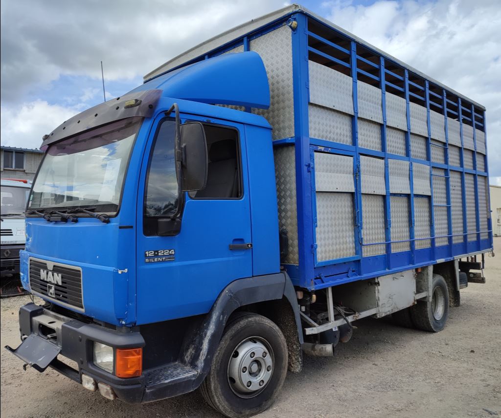 piece_MAN 12.224 DEMI AILE ARRIERE AVANT DROITE