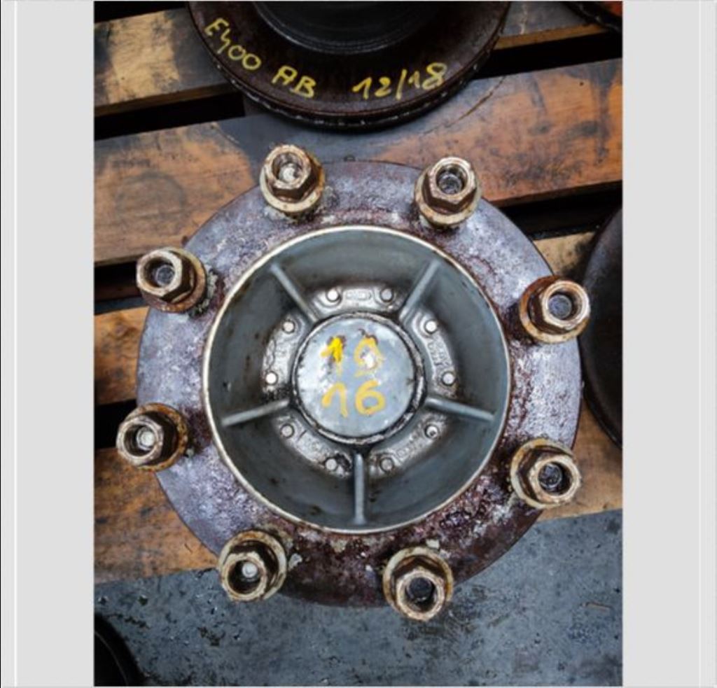 piece_RENAULT 385.19 MOYEU AVANT 5000792552