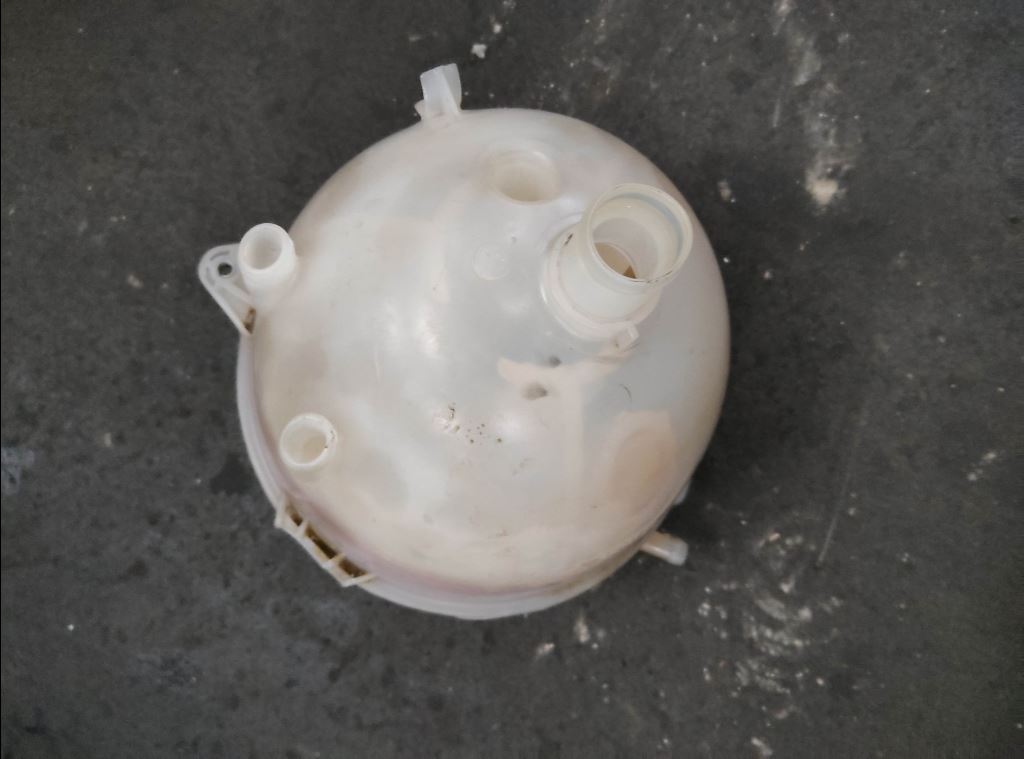 piece_VOLKSWAGEN CRAFTER VASE D'EXPENSION 7E0121407D