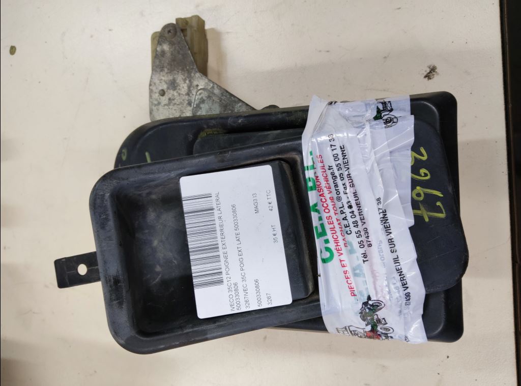 piece_IVECO 35C12 POIGNEE EXTERRIEUR LATERAL 500330806