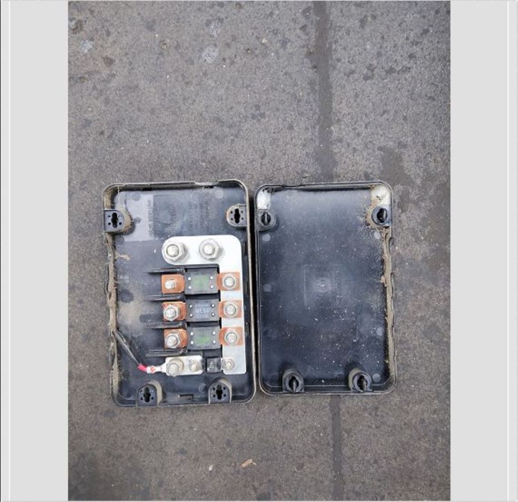 piece_VOLVO FM  BOITIER FUSIBLE