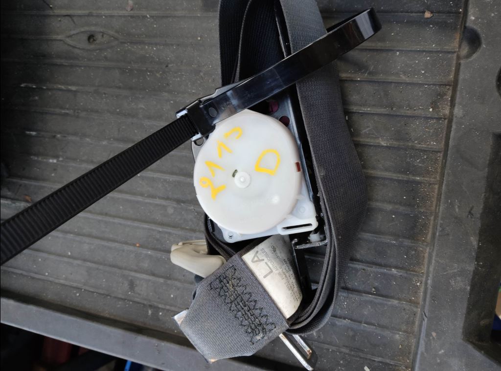 piece_RENAULT RENAULT CEINTURE AVANT DROITE 7485150907