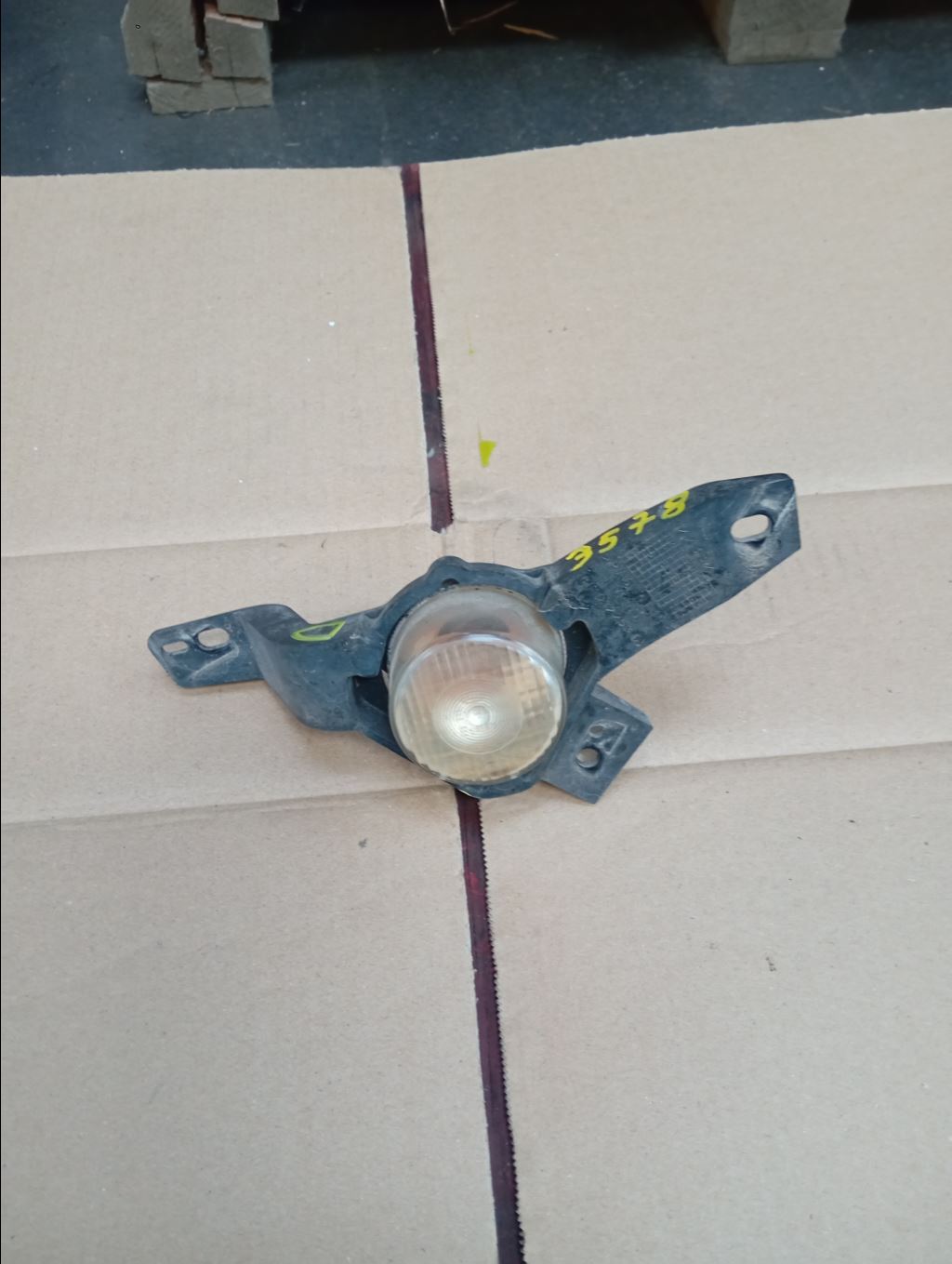 piece_IVECO 140E19  CLIGNOTANT AVANT DROIT 5801692253