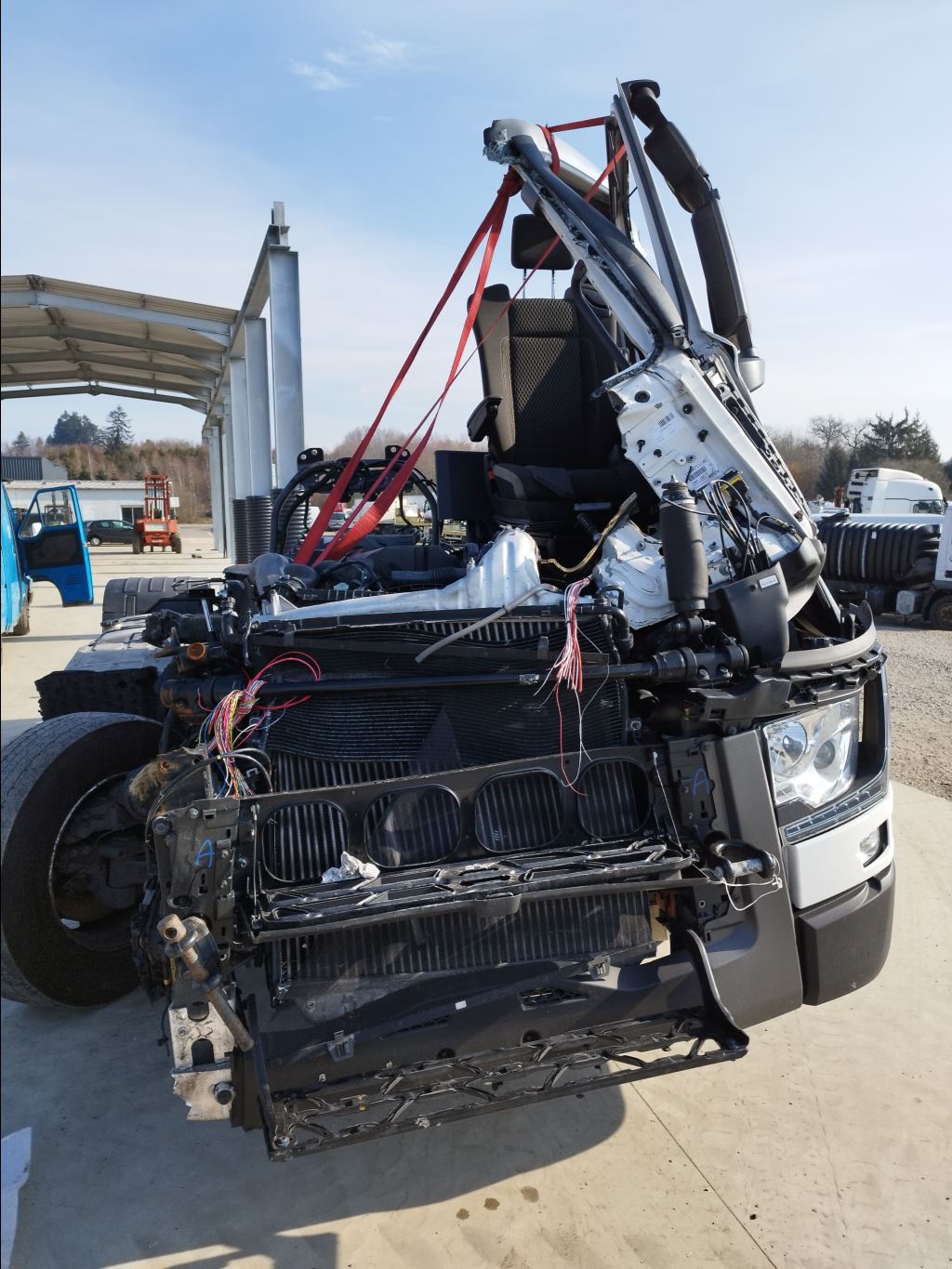piece_RENAULT T TRAVERSE DE SUSPENSSION ARR 7421842049