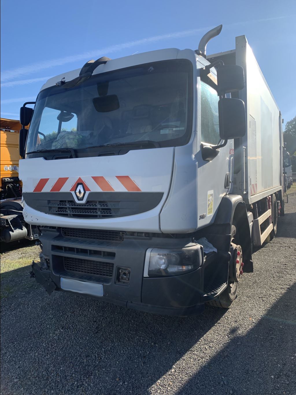 piece_RENAULT PREMIUM  ESSIEU ARRIERE 7421721218