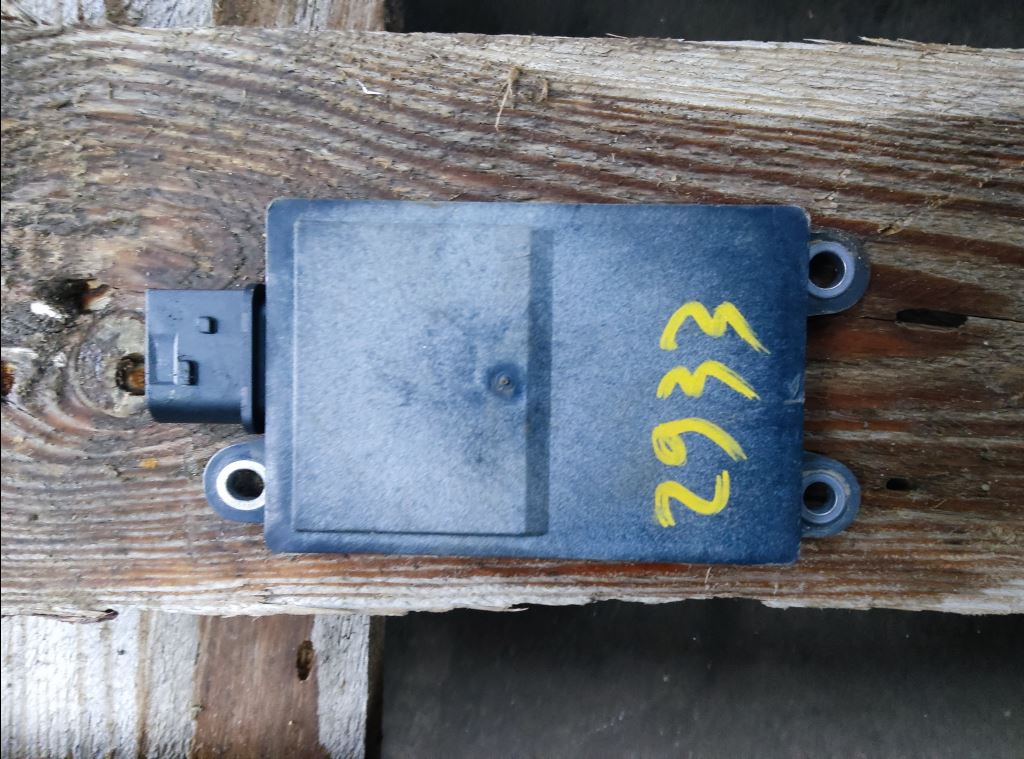 piece_RENAULT T440 BOITIER ECU 7423123415