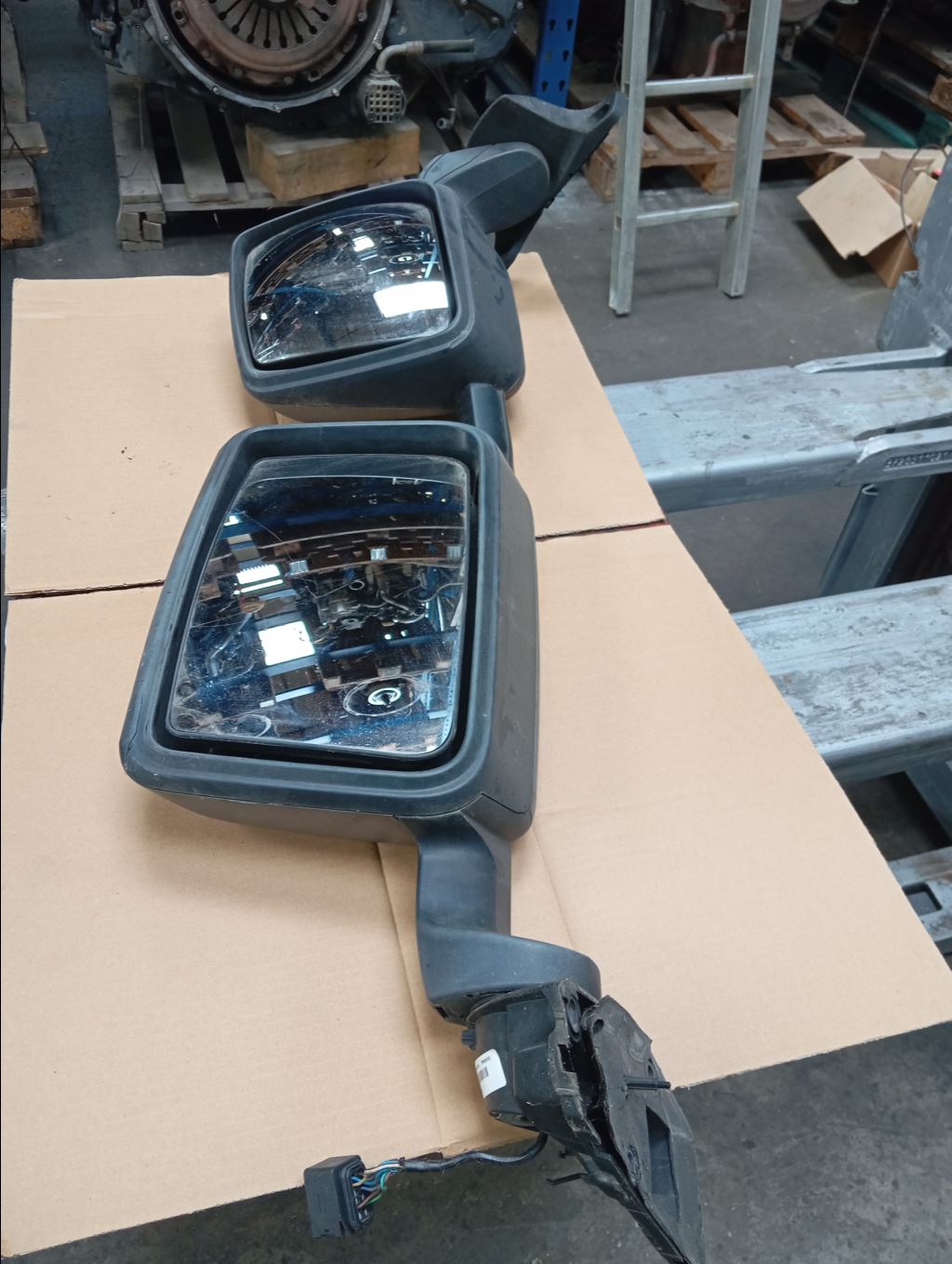 piece_RENAULT T  RETROVISEUR ELECTRIQUE GAUCHE 7484568080