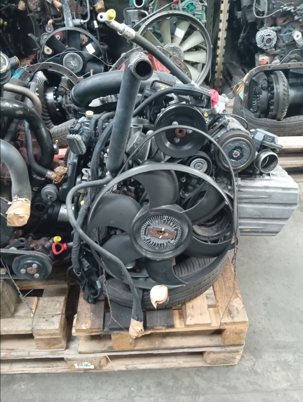 piece_MERCSPRINTER 211 2.2 CDI - 16V TUR MOTEUR 646985 OM646 DE LA