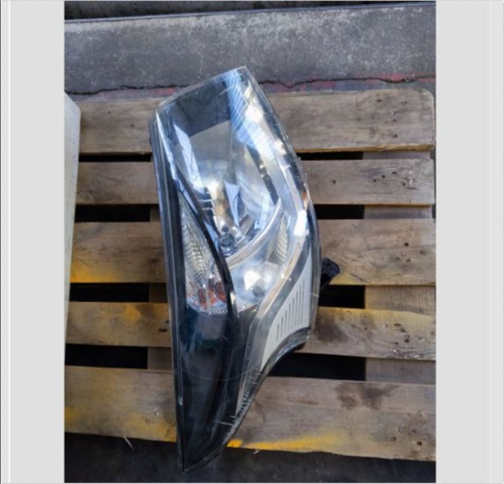 piece_RENAULT TRAFIC  PHARE DROIT 260101161R