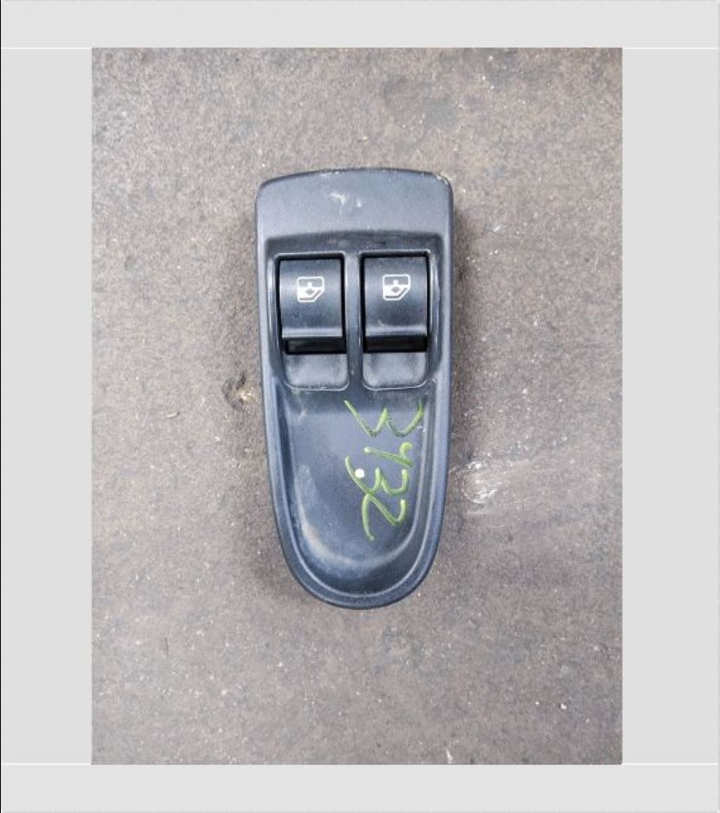 piece_IVECO DAILY FOURGON 2012 3 INTERRUPTEUR LEVE VITRE AVG 5801484223