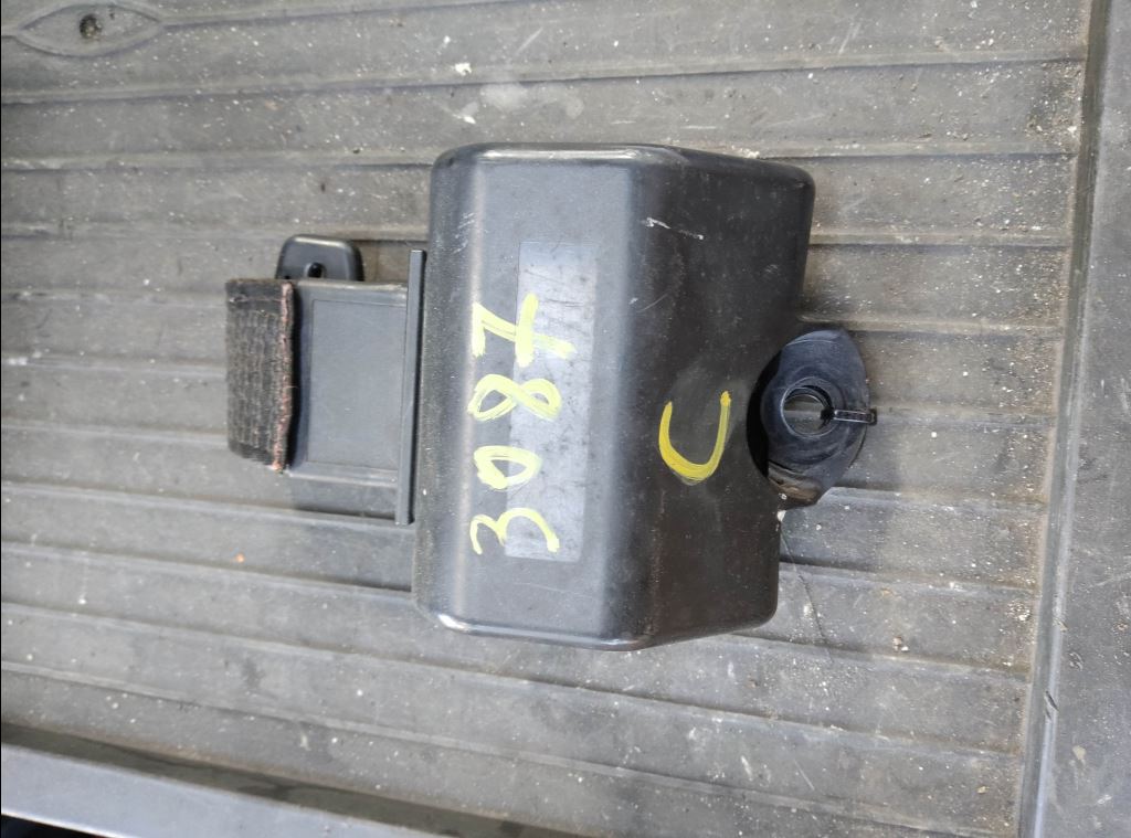 piece_RENAULT PREMIUM CEINTURE CENTRALE AVANT 5001864740