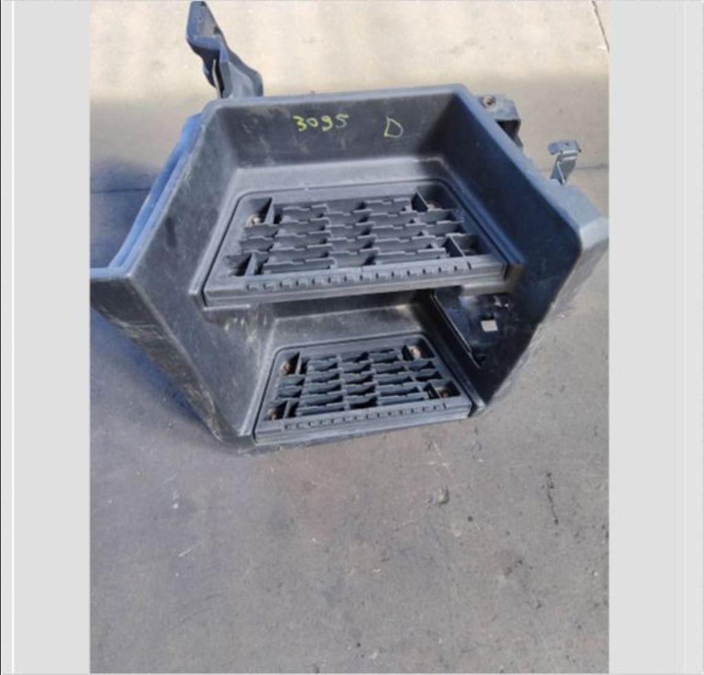 piece_RENAULT T 460  MARCHEPIED DROIT 7484539361