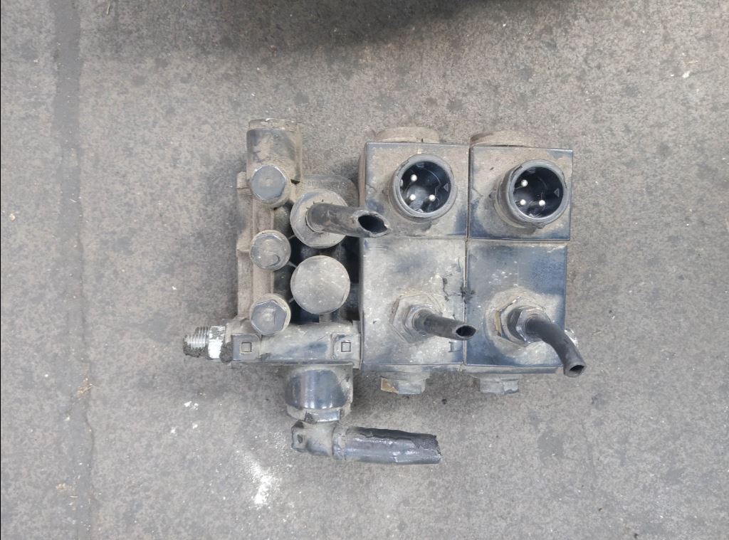 piece_MAN 10.220  VALVE FREIN 81.98183-6435