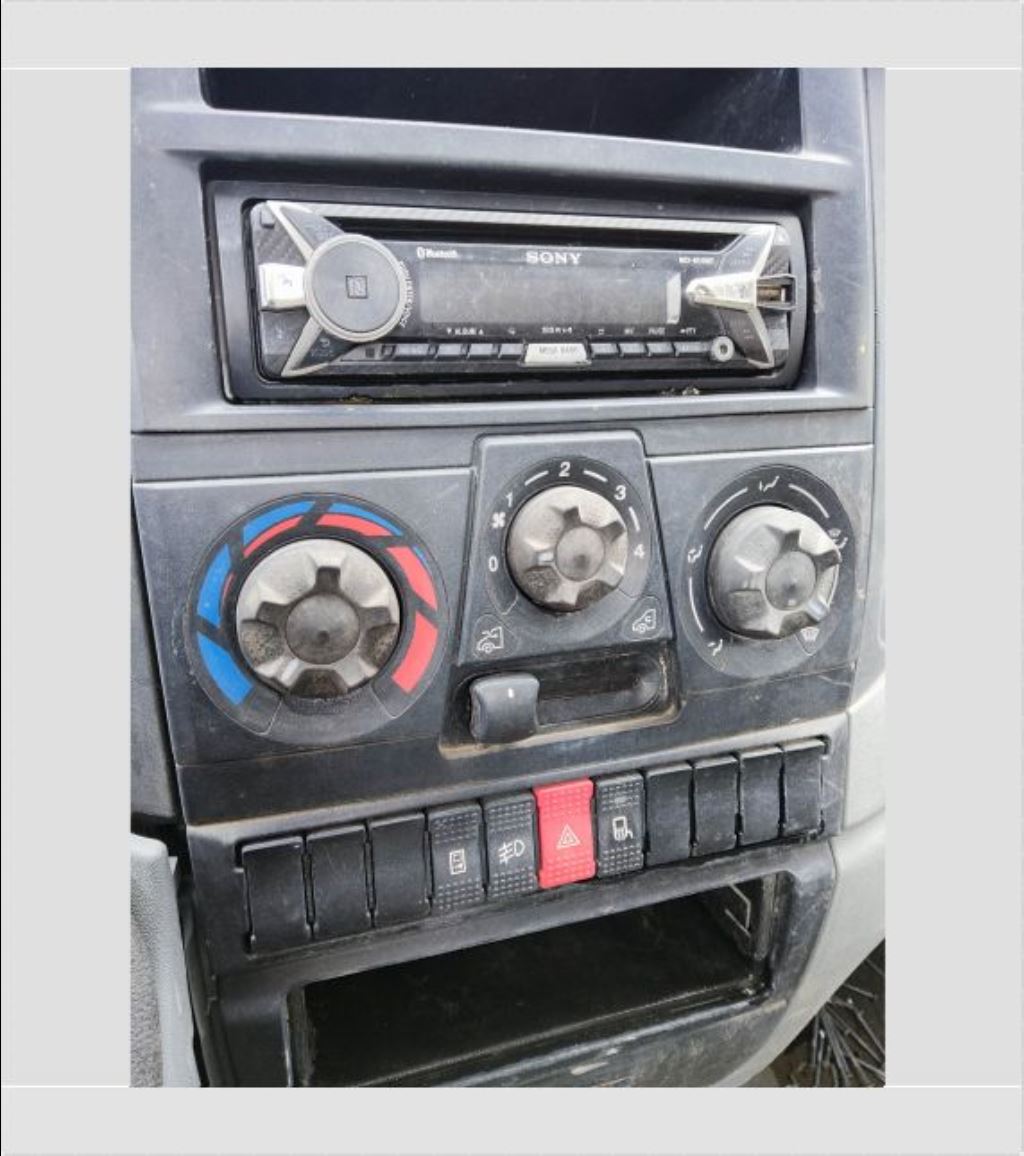 piece_IVECO DAILY 35C12 AUTORADIO SONY VOITURE 