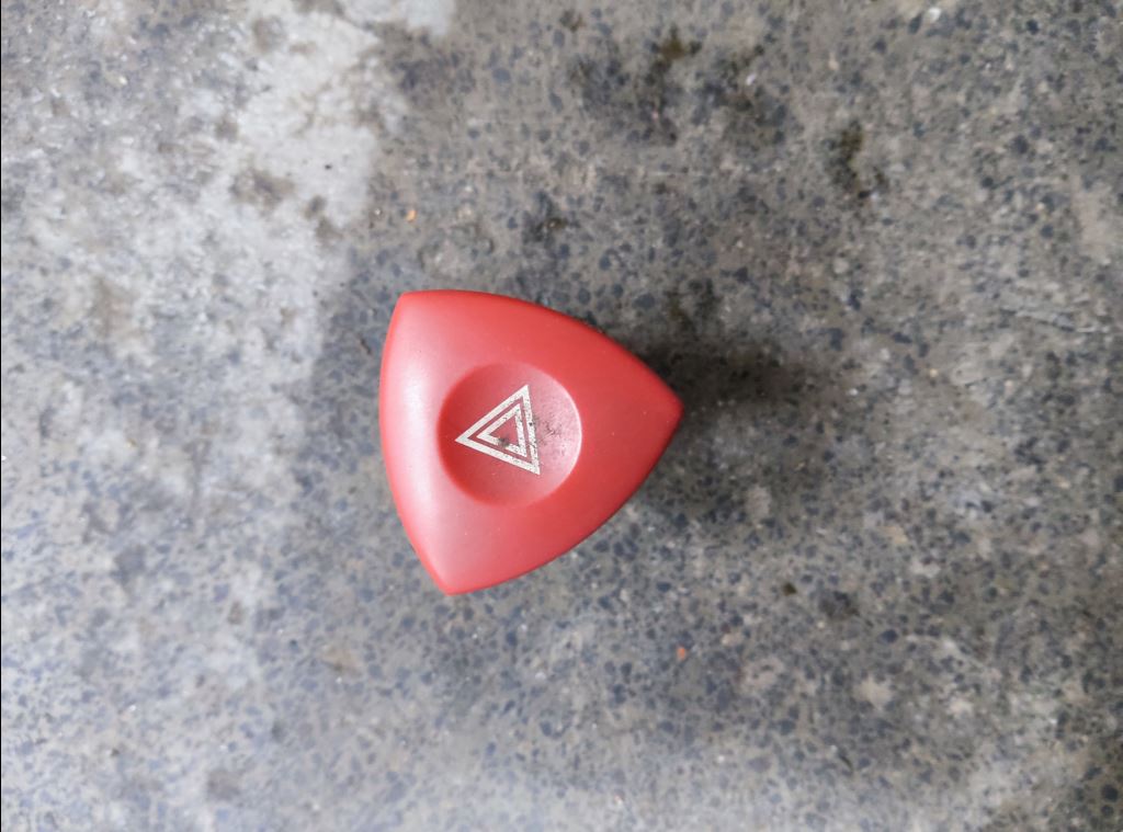 piece_RENAULT TRAFIC 1.9 DCI - 8V TURBO INTERRUPTEUR WARNING 252904889R