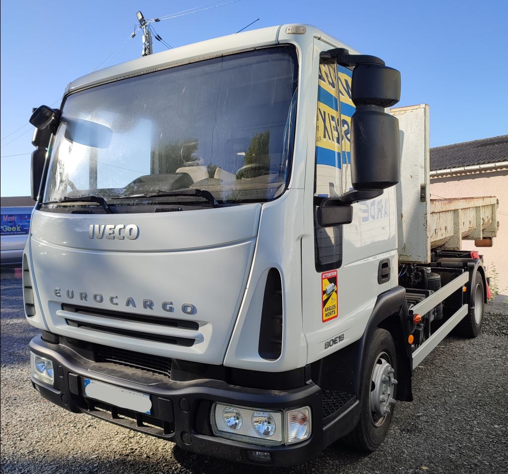 piece_IVECO 80E18 ETRIER DE FREIN AVANT DROIT 504234186