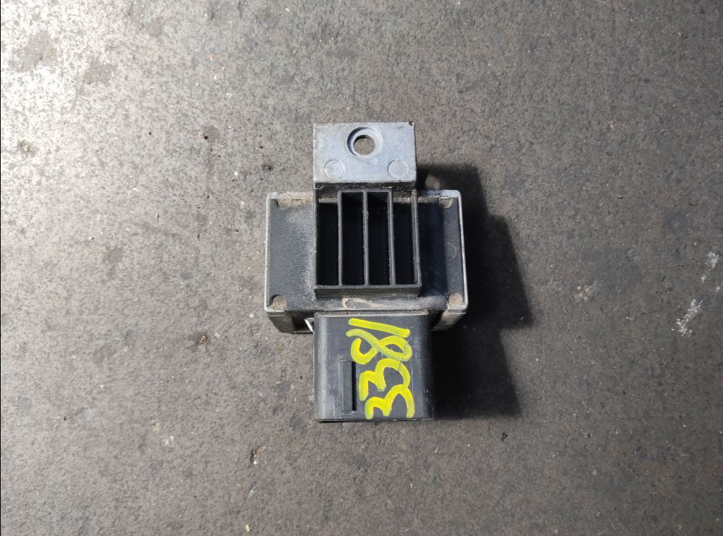 piece_RENAULT TRAFIC II FOURGON BOITIER PRECHAUFFAGE 8200859243