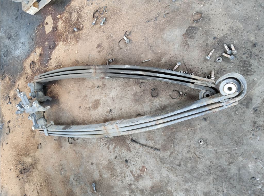 piece_DAF CF85  LAMES DE SUSPENSION AVANT DROITE 1864538