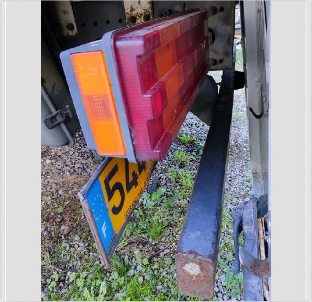 piece_MERCEDES ATEGO FEU ARRIERE GAUCHE