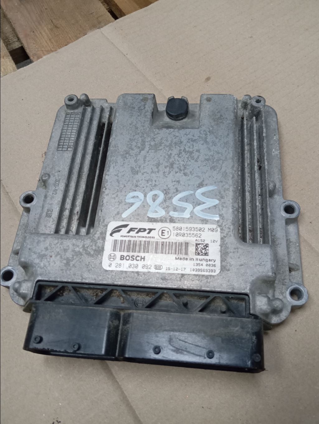 piece_IVECO 35C15  BOITIER GESTION MOTEUR 0281030092