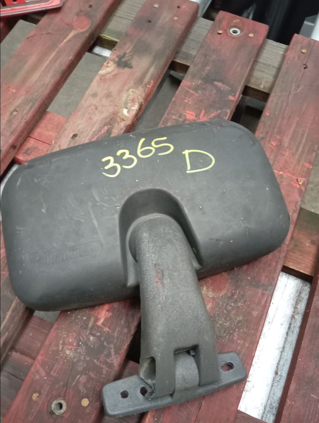 piece_RENAULT M210 13 C RETROVISEUR ACCOSTAGE