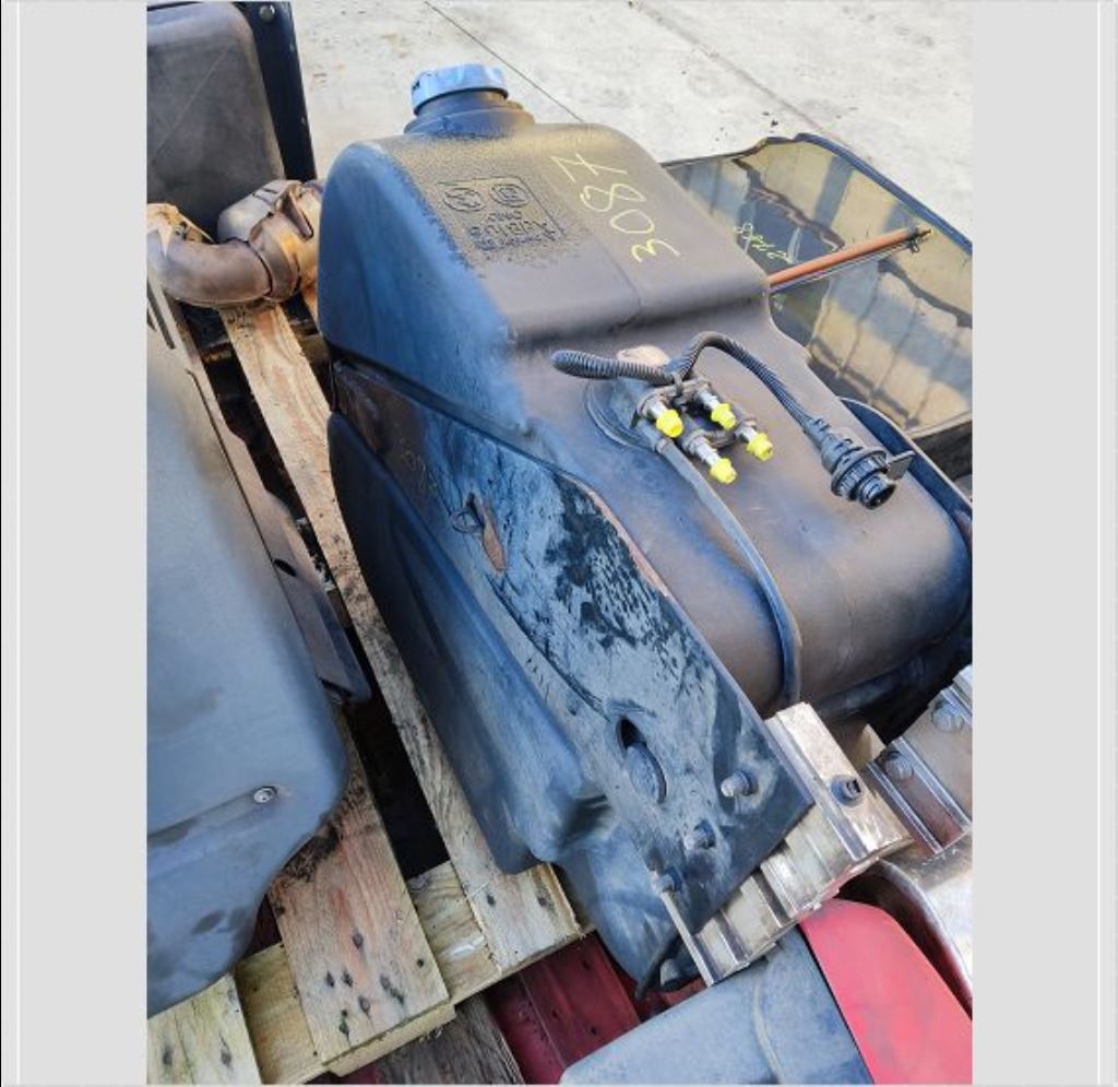 piece_RENAULT PREMIUM  RESERVOIR AD BLUE 7421380745	