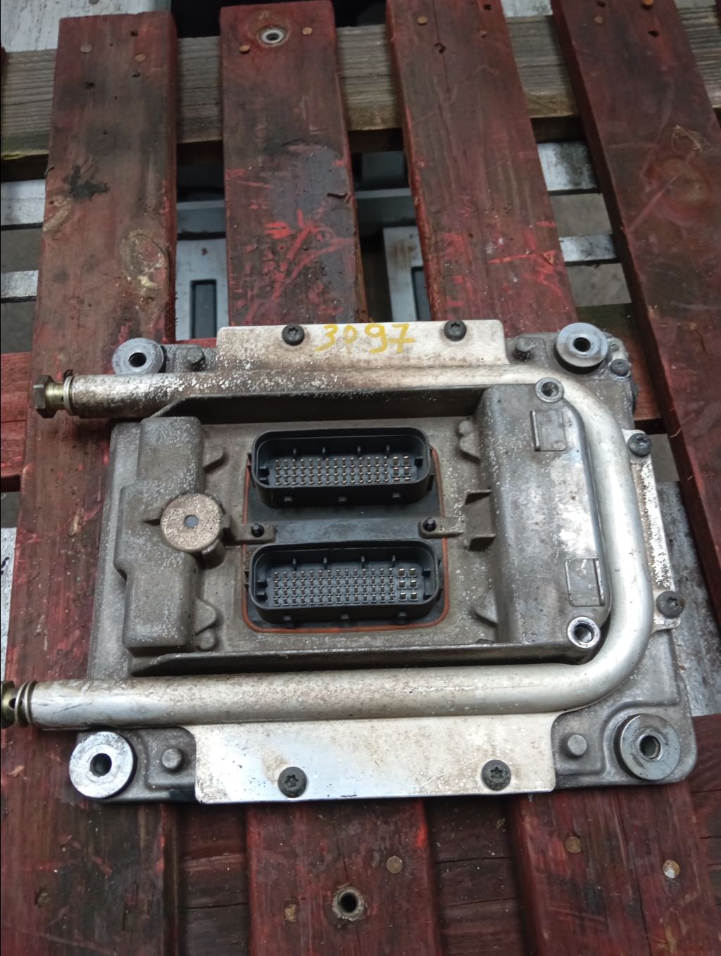 piece_RENAULT PREMIUM  BOITIER GESTION MOTEUR 7460100008