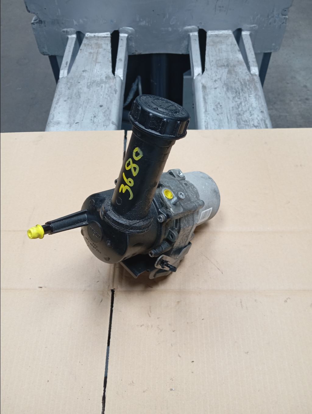 piece_PEUGEOT PARTNER 1.6 HDI - 8V TURBO POMPE DE DIRECTION ASSISTEE