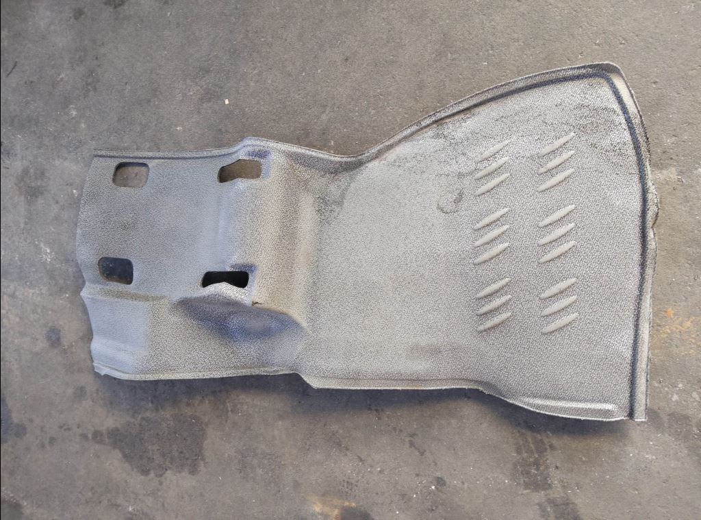 piece_RENAULT PREMIUM TAPIS DE SOL AVANT DROIT 7484004099