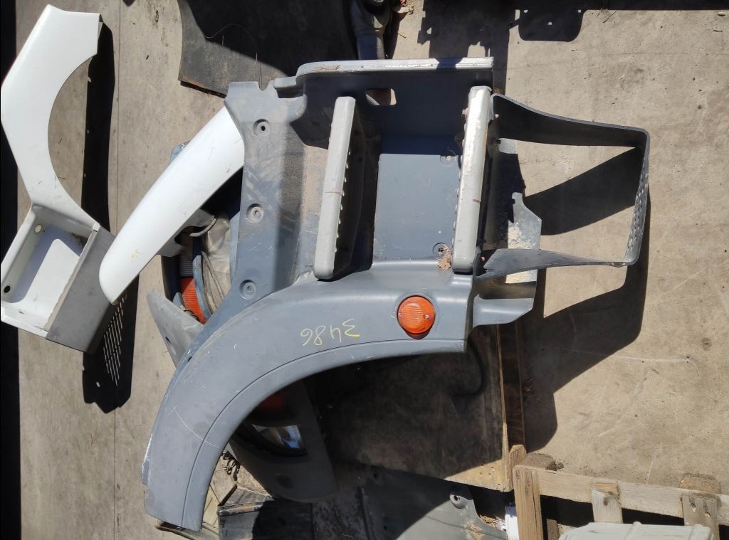 piece_MAN 26.363  MARCHEPIED DROIT 81.61510-0588