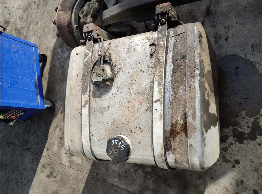 piece_IVECO 190S35  RESERVOIR CARBURANT AUXILIAIRE 98472351 300L