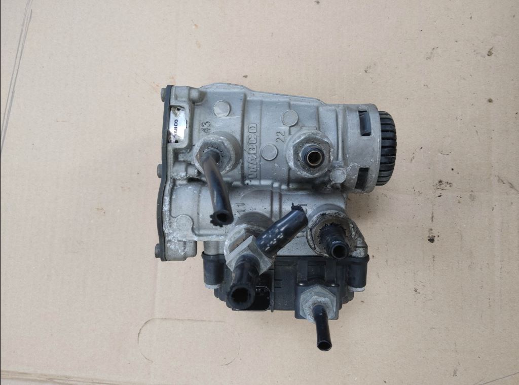 piece_DAF XF480  VALVE PNEUMATIQUE 4802040310037