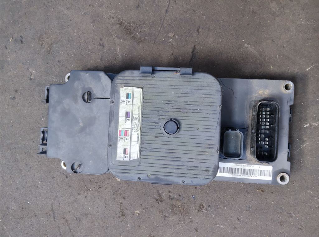 piece_RENAULT PREMIUM BOITIER DE COMMANDE 21357296