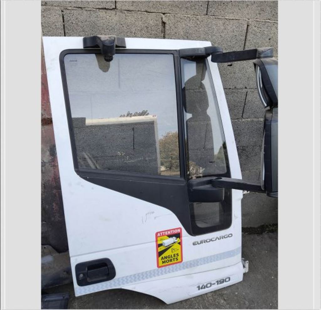 piece_IVECO 140E19  PORTE AVANT DROITE 504232512