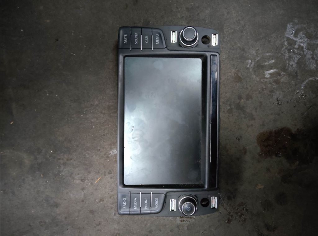 piece_VOLKSWAGEN CRAFTER ECRAN AUTORADIO VOITURE 7C0919606