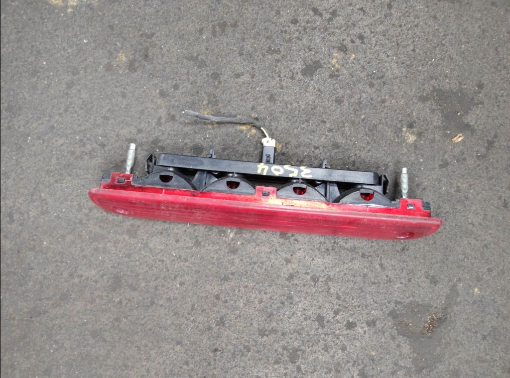 piece_FIAT DUCATO  FEU ARRIERE CENTRAL 1340670080