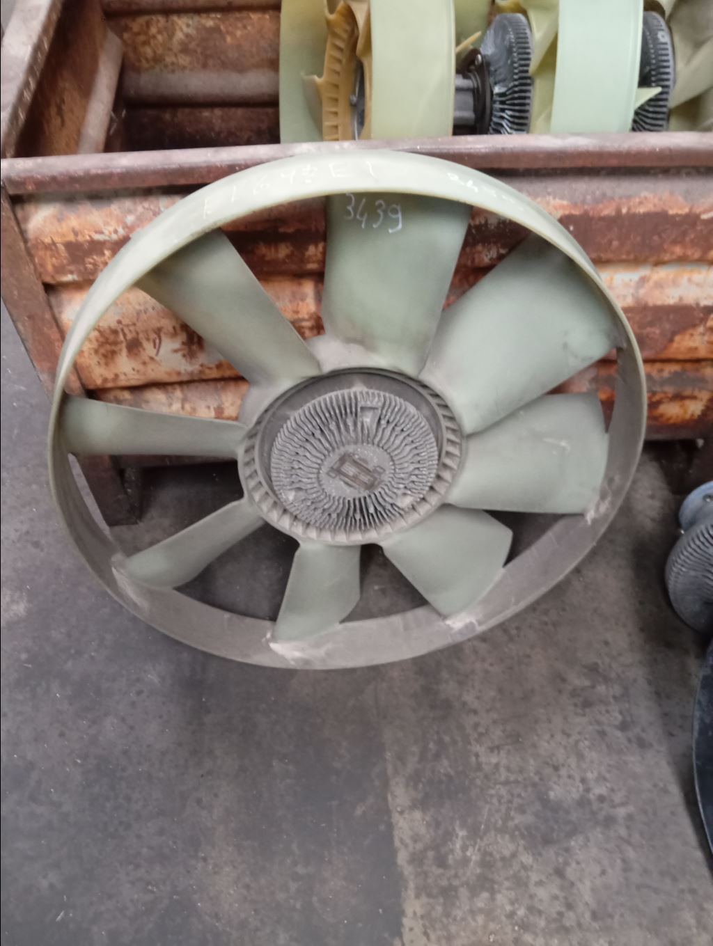 piece_MERCEDES 1323  VENTILATEUR MOTEUR A9062050406