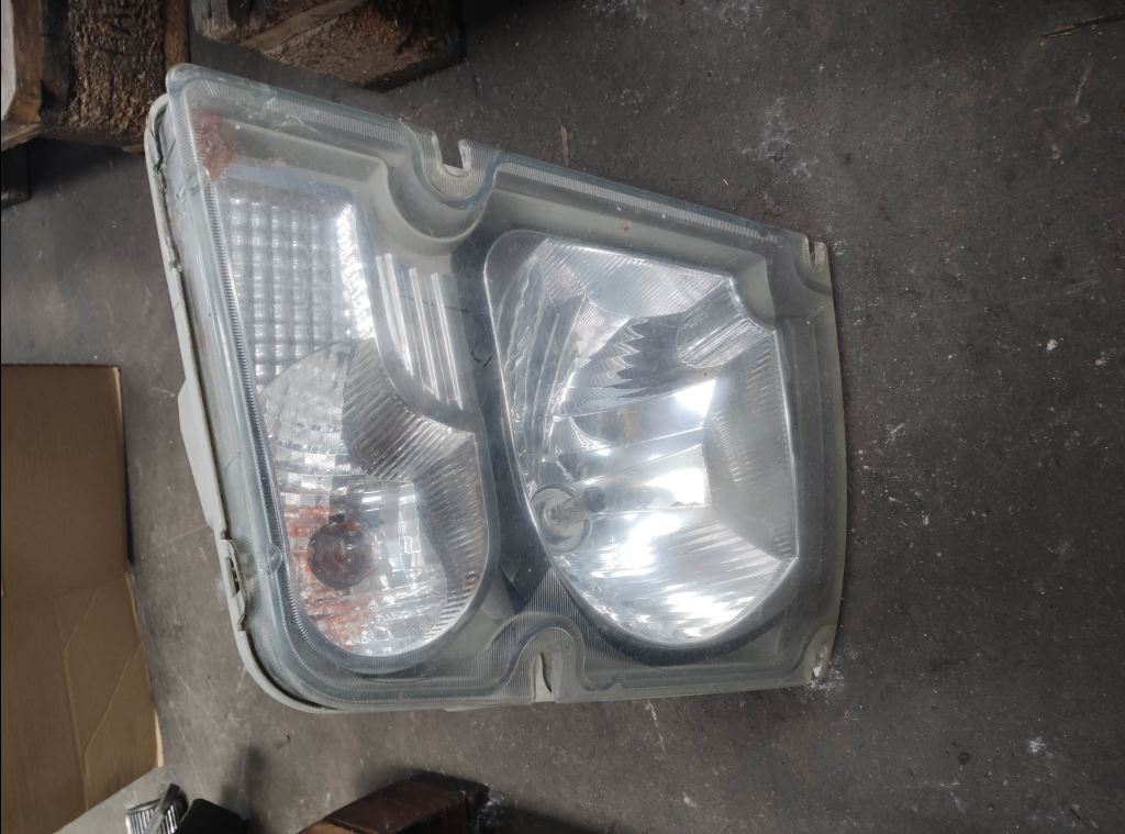 piece_VOLVO FL240 PHARE DROIT 20818771