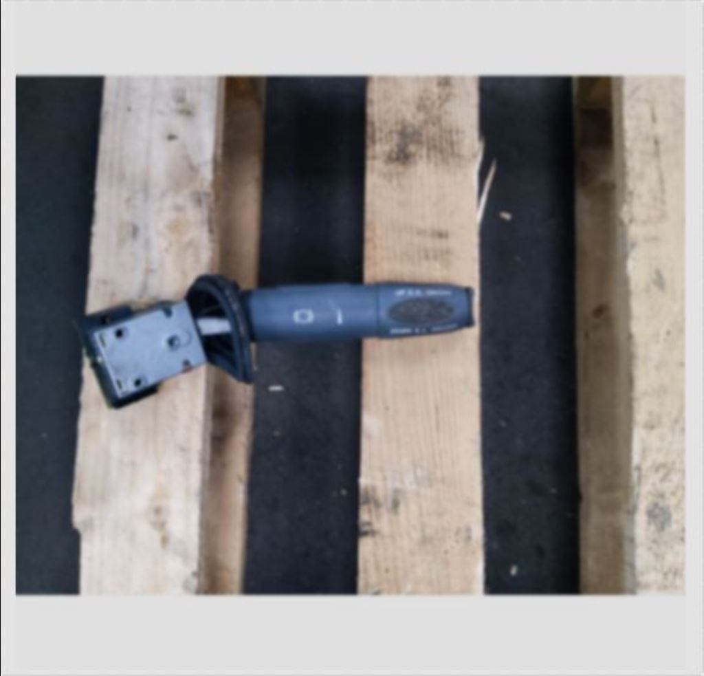 piece_IVECO 75E18 COMMODO AUXILIAIRE 41221099