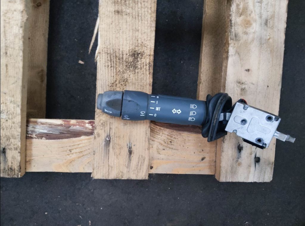 piece_IVECO 75E18 COMMODO PHARES 504188583