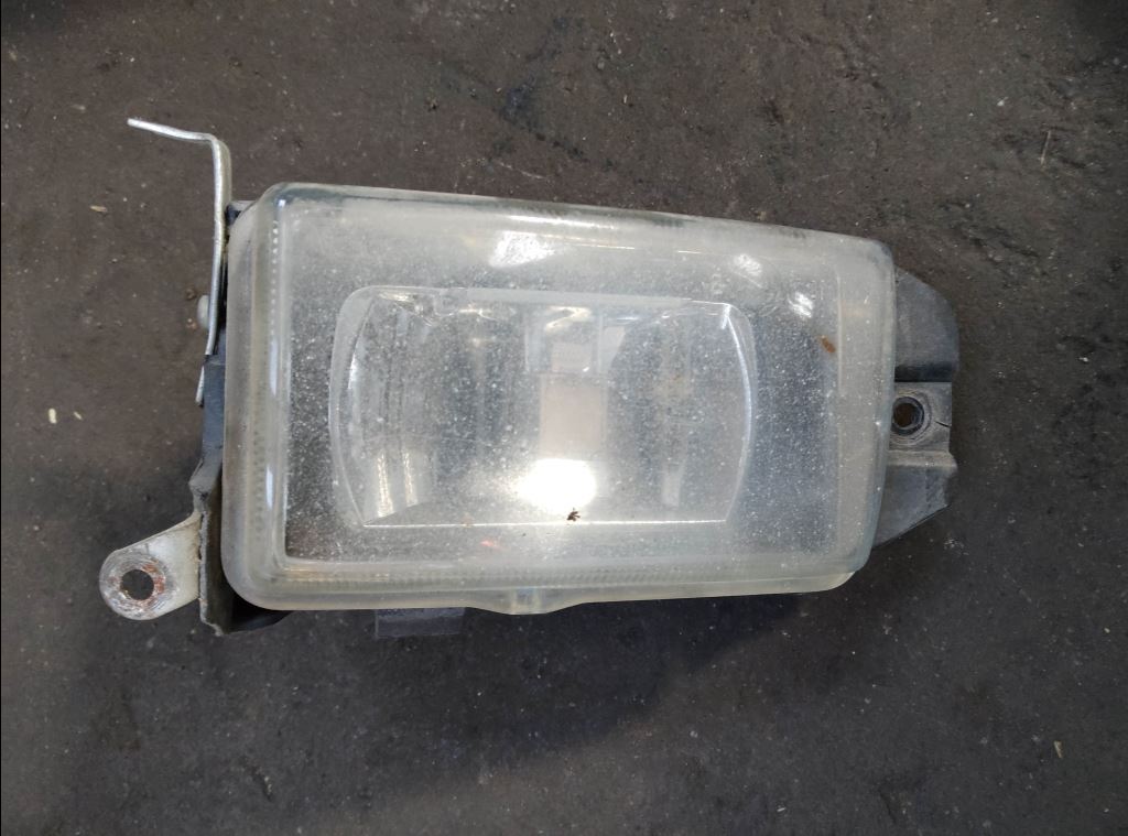 piece_IVECO 120E18 PHARE ANTI BROUILLARD AVG 504052353