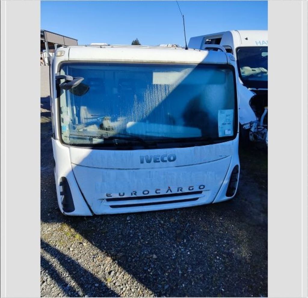 piece_IVECO 80E18 PHARE ANTI BROUILLARD AVD 504052352
