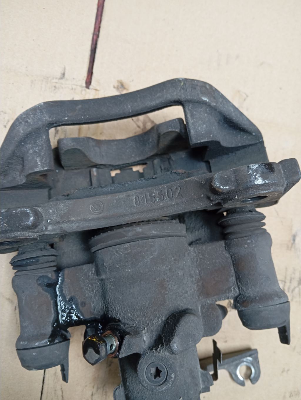 piece_RENAULT MAXITY  ETRIER DE FREIN ARRIERE GAUCHE